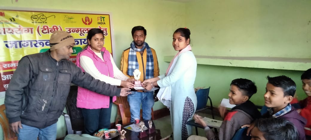 Essay writing Competition and pamphlet distribution for TB awareness organized by the youth volunteers of Nehru Yuva Kendra Aligarh (@up_nyk). #Awareness #NYKSvolunteers #Volunteers #Youth #TBawareness