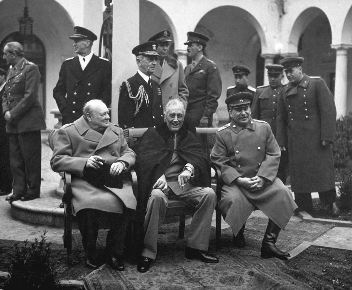 URDailyHistory's tweet photo. 4 Feb 1945: Prime Minister  Churchill, President Roosevelt and dictator Stalin meet at Livadia Palace beginning the #Yalta Conference to determine how to organize post-war Europe.Soviets would renege on promise to hold free elections in Poland. #WW2 #ad https://t.co/Pk4EJerEF5 https://t.co/TR0E3owdgg