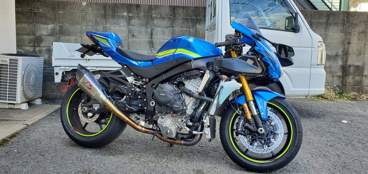kurouma007's tweet photo. この数ヵ月間ずっと不調バリオスの事ばかり考えてたけどなんとか終ったので
頭の切り替え第一段として
自分のバイクでも触っていこう🔧😃
200km走行のRS11も売れたので試しにcup2履かせることに
#gsxr1000r
#cup2
#RS11
#キャリパー清掃
#燃料フィルタ交換
#ストレーナ交換
#まむガレージ https://t.co/1IVvYYztTm