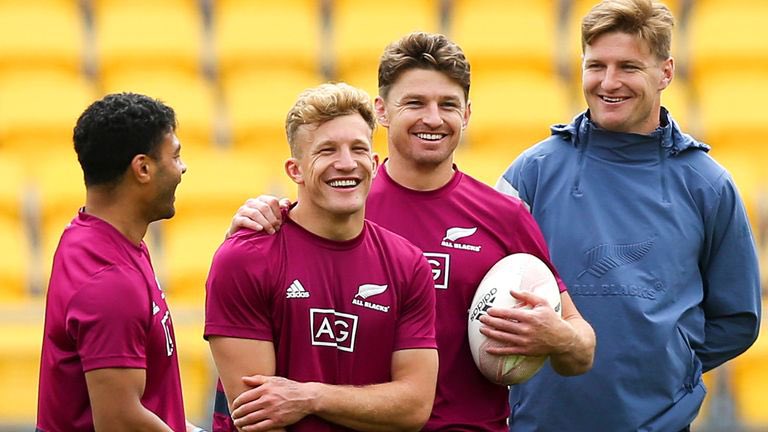FantasyRugDraft's tweet photo. 📈👨‍💻🚨RANKINGS WEEK

▪️ Welcome to rankings week for Super Rugby Pacific 2023
▪️Rankings released at the end of the week for 11 and 15 player lineups
▪️Subscribe to Manager PRO to receive both 11 and 15 player rankings ➡️ https://t.co/orRQB8THNr

Who’s missing from this pic? https://t.co/GNCfGufFhh