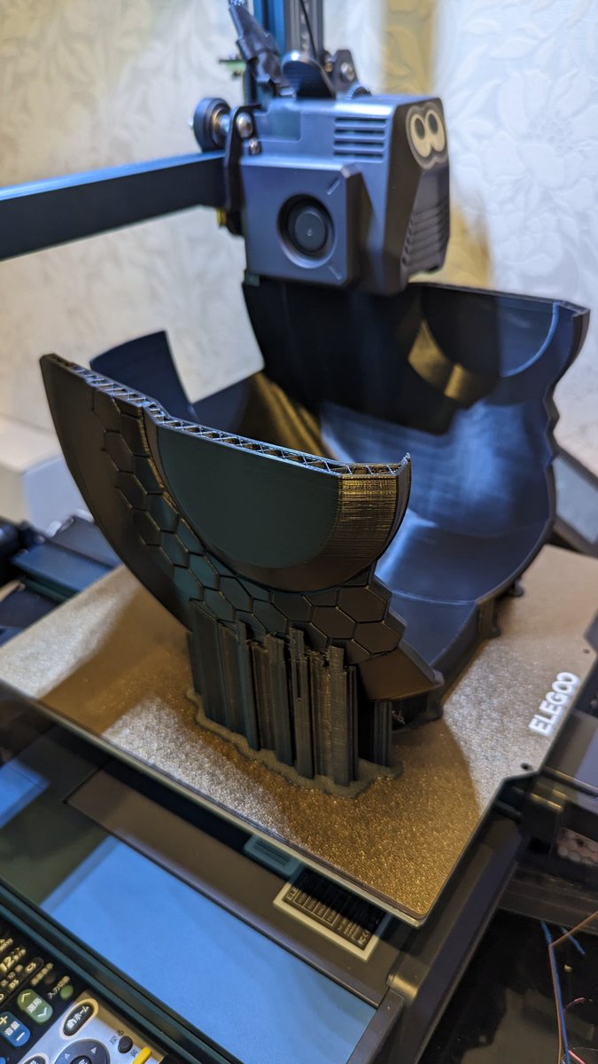 DJmizuhara's tweet photo. 37 hours in printing an Ironman MK 39 Starboost helmet on my @Elegoo_Official #neptune3pro Just look how smooth this print is. Can't wait until it is finished.
#elegoo
#neptune3pro
#3dprinting
#3dprinter
#marvel
#IronMan https://t.co/CUBteg1QLx