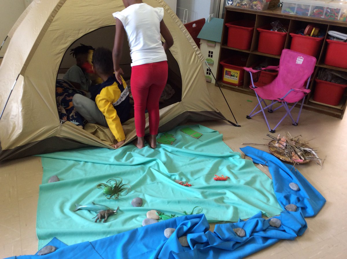 DebbsCarew's tweet image. EY3 students engage in imaginary play with each other.
#Imaginative play occurs when a child role plays experiences of interest, such as we are going camping.

#LearningAtWIS 
#howweexpressourselves