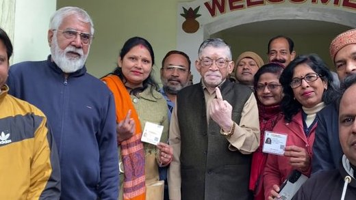 NiwanTimesInd's tweet photo. #उत्तरप्रदेश- बरेली में MLC चुनाव के लिए मतदान चल रहा है, भाजपा सांसद संतोष गंगवार ने मतदान केंद्र पहुंचकर अपना वोट डाला
उन्होंने कहा, "हर चुनाव में वोट डालना चाहिए, ये लोकतांत्रिक व्यवस्था का हिस्सा है
@santoshgangwar #mlcelctions #elections @BJP4UP https://t.co/upsLeDkK7Y