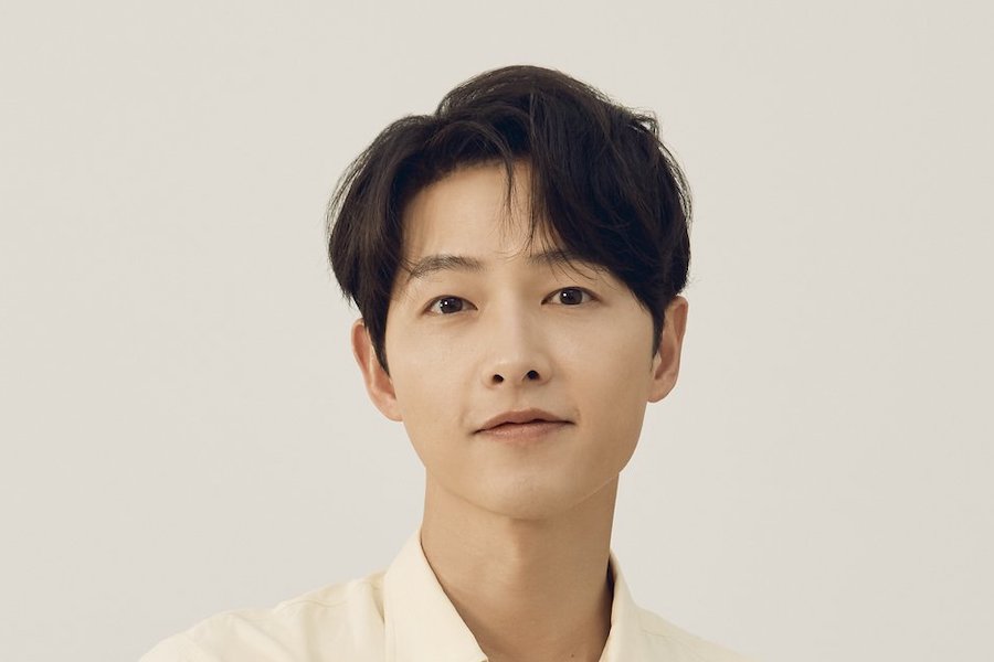 BREAKING: #SongJoongKi Announces Marriage And Wife's Pregnancy With Letter To Fans 
soompi.com/article/156472…