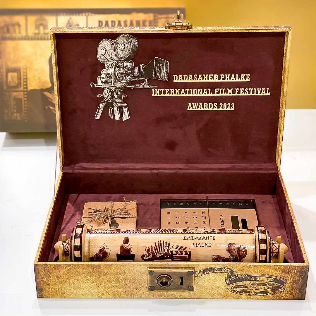 _Izzhaar's tweet image. Dada Saheb Phalke Invitation 2023❤️
@Dpiff_official 
.
.
.
#izzhaar #dpiff #dpiff2023 #luxury #invitation #bollywood #bollywoodinvite #dadasahebphalkeaward