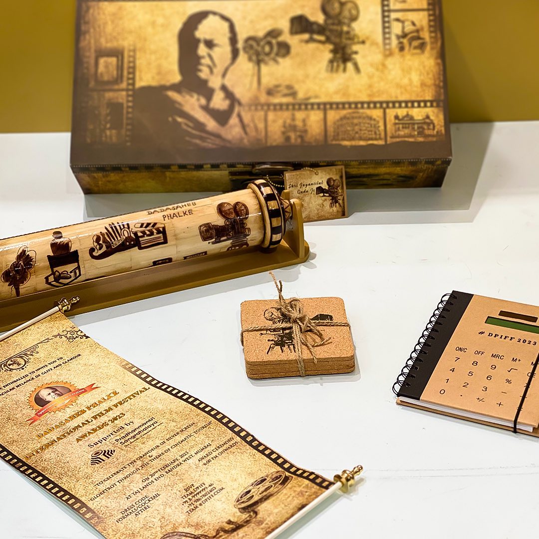 _Izzhaar's tweet image. Dada Saheb Phalke Invitation 2023❤️
@Dpiff_official 
.
.
.
#izzhaar #dpiff #dpiff2023 #luxury #invitation #bollywood #bollywoodinvite #dadasahebphalkeaward