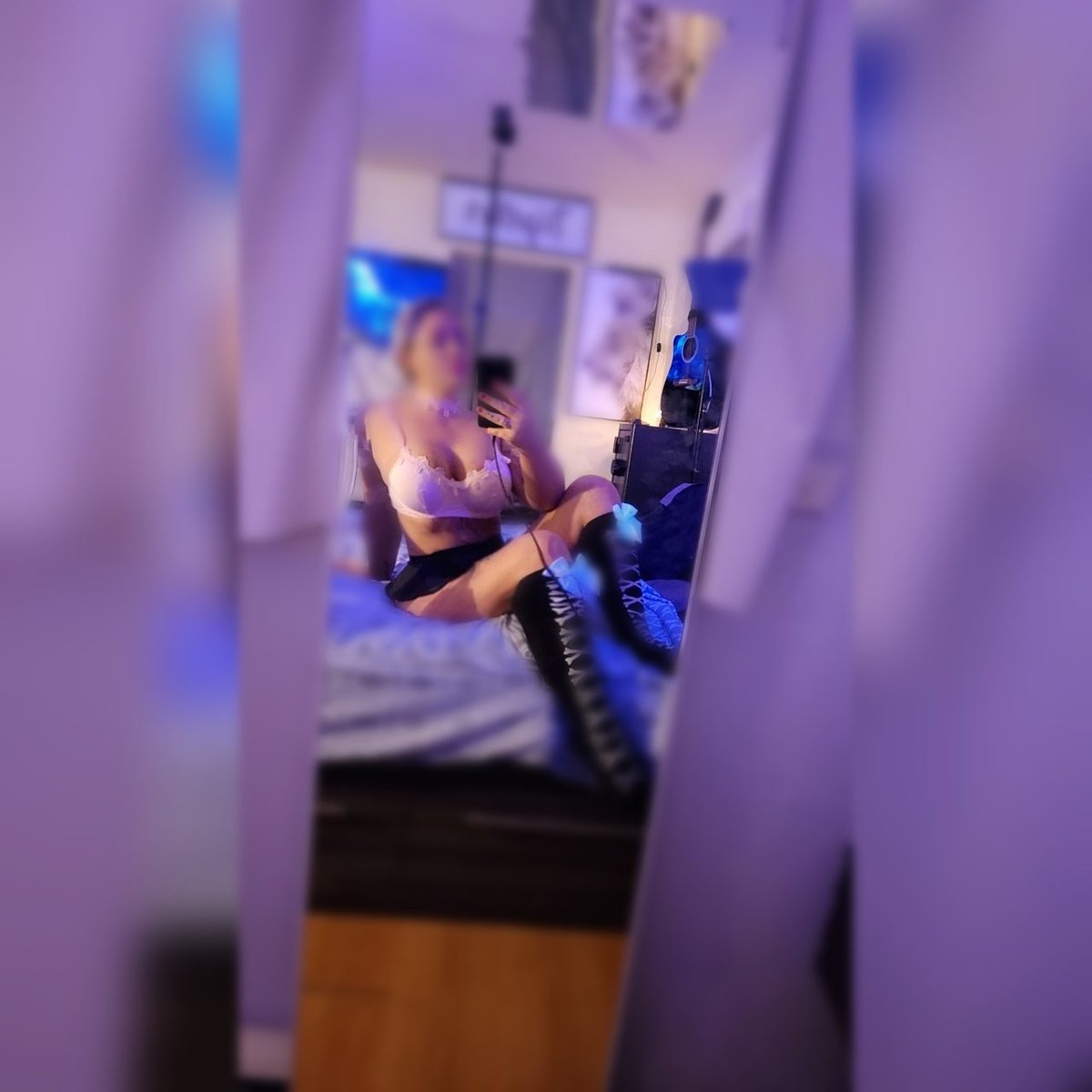 OnlyAlexiaXox's tweet photo. #Fun
#BlackLight https://t.co/T6EymhaQTW