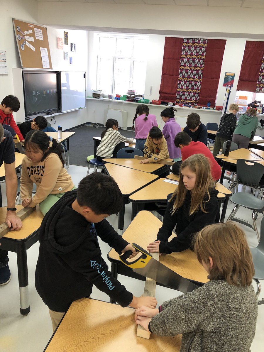 BrianJKasper's tweet image. As part of the #outdoorlearning curriculum at #tashschool G4 students are learning to use saws and other #tools safely. #lifeskills #SafetyFirst @DohaDerek @billkralovec @brian7591