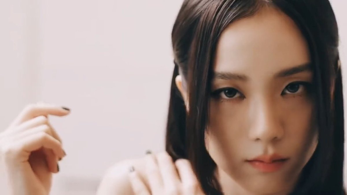 jisoospic's tweet image. KIM JISOO