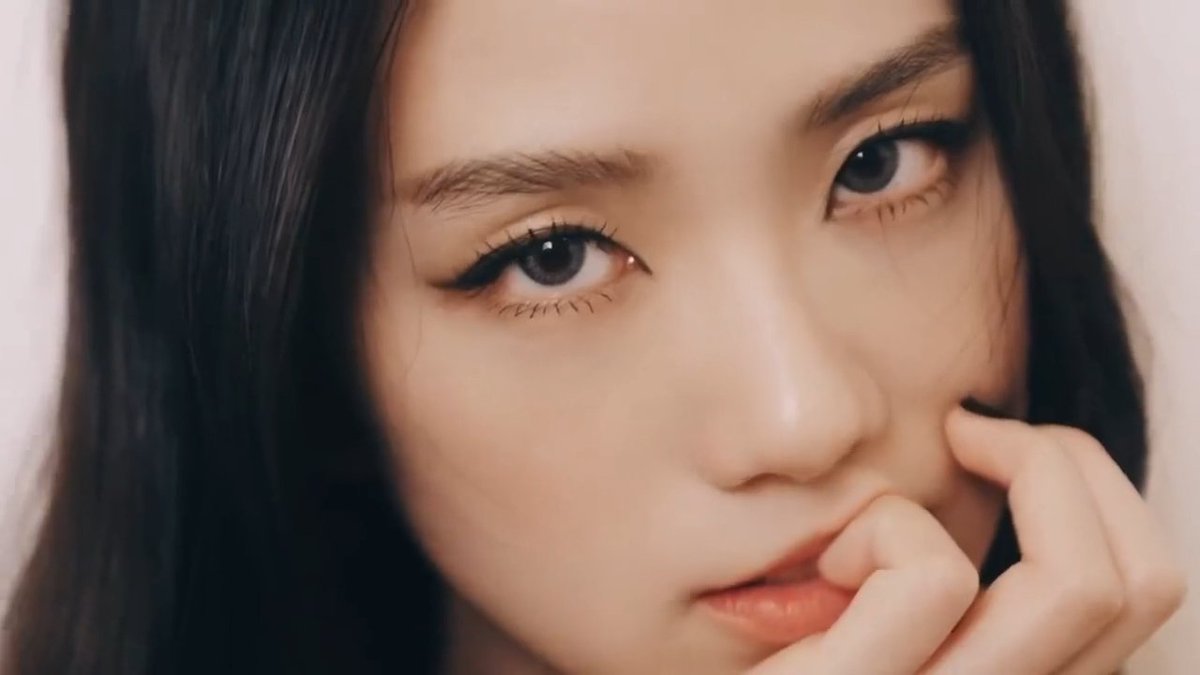 jisoospic's tweet image. KIM JISOO