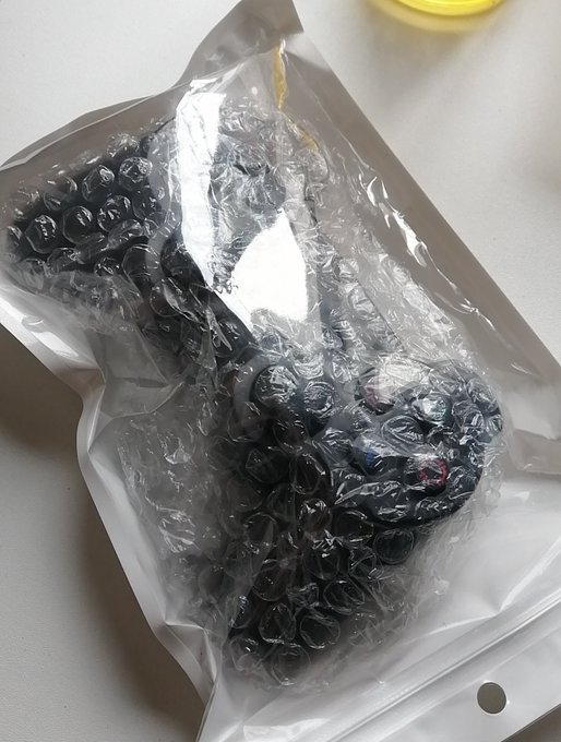 PS3のコントローラー届いた凄い梱包だw 