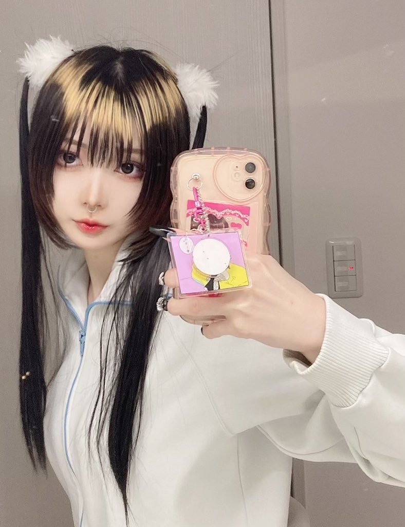 ashitanocafe's tweet photo. 2.4(sat.)
👾ぱちぱちコズミックコンピューター⚡️
ゲストイベント開催決定♡

未麻ちゃん@cyber_milk_ は
なんと2度目のゲスト❕
るなちゃん@cyber_ciderrrr は
初めて来てくれます❕
2人とも大阪から来てくれる顔面最強おもしろラップユニットなので是非会いに来てください✨

 #あしたのかふぇ https://t.co/buTzD4GeU1
