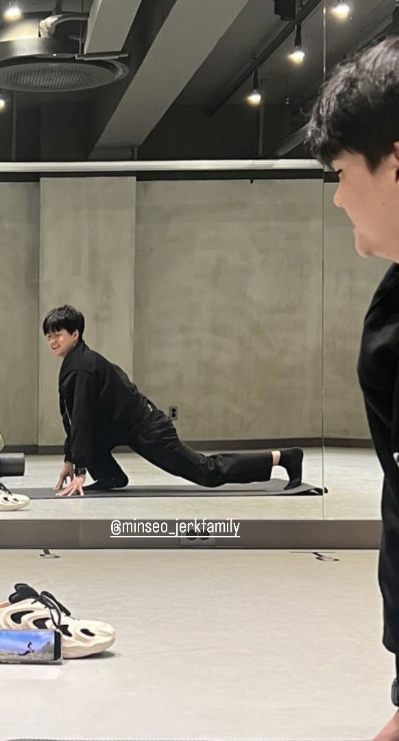 비몽사몽 검정 민서
신발 받침대 
스트레치잉~~~