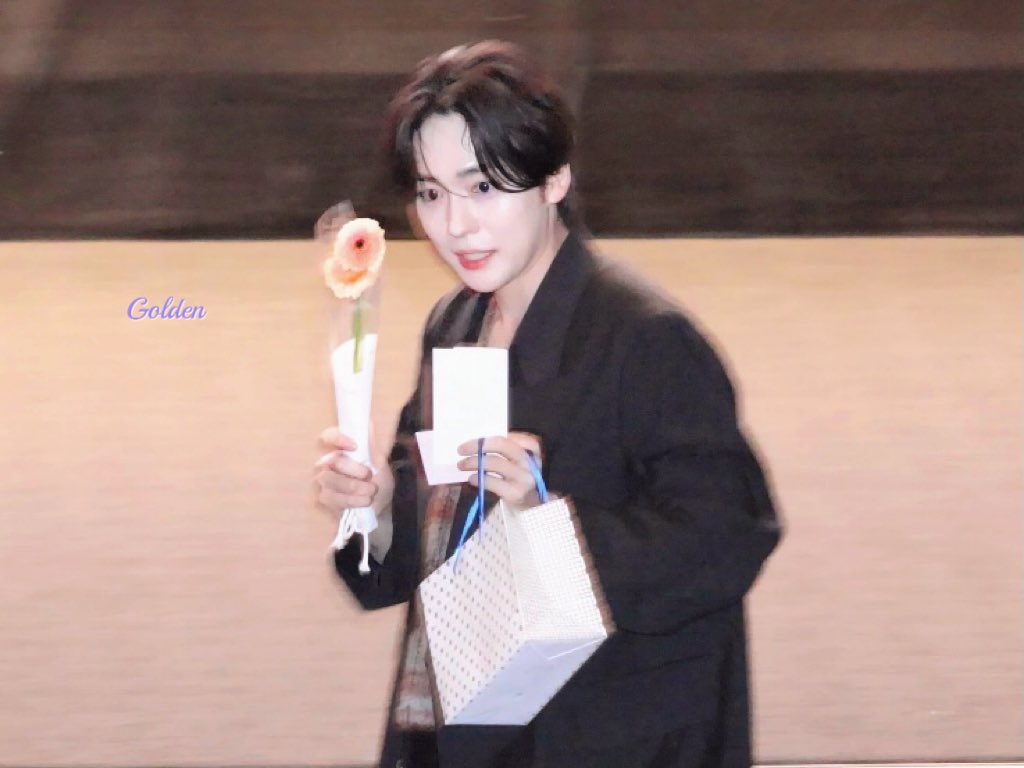 Golden_0817's tweet photo. 230128 THE CIRCLE : THE MOVIE 무대인사
용산 CGV
#김진우 #JINU #WINNER  #위너 https://t.co/kFX9z8MRaB