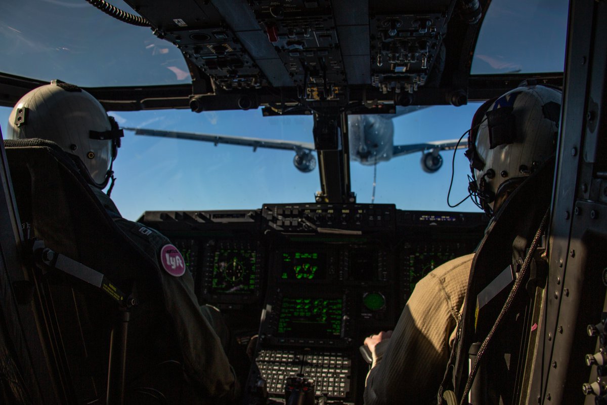 CavasShips's tweet photo. CMV-22B Ospreys from US Navy Fleet Logistics Multi-Mission Squadron 30 #VRM30 carry out mid-air refueling 25 Jan over southern California with a US Air Force KC-10 Extender tanker of the 9th Air Refueling Squadron. Bit of skill keeping the hose between those big rotors... https://t.co/Ew8j8X01ry