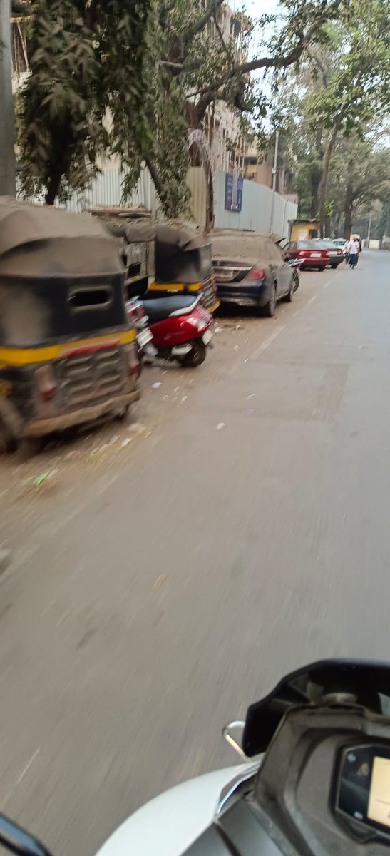 YASIR_BHORANIYA's tweet photo. @mybmcwardKW
@mybmc
@MTPHereToHelp
@mybmcRoads
@mybmcHealthDept
@CMOMaharashtra
@mybmchealth
@Dev_Fadnavis
@IqbalSinghChah2
Jogeshwari west station rod 
Jaghe jaghe par #khtara car auto hai is ki wjha se ghandagi ho rahi hai https://t.co/bns35AvQts