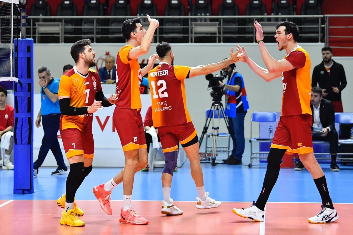 GalatasaraySK's tweet photo. Günaydın #Galatasaray Ailesi https://t.co/kipmRceeOW