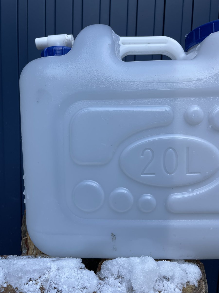 kawanone_base's tweet photo. 週末は雪の川の音でタープ泊のリピートのお客様でした。
翌朝は推定マイナス5℃ウォータージャグ丸ごとガッチガチでしたがキャンプを楽しまれた様子でした。
色々なキャンパーさんとお話をするのは本当に楽しいですし横のつながりを持たす意味でも

＼＼川の音ファンミーティング／／

やります！！ https://t.co/aYS21c9r5x