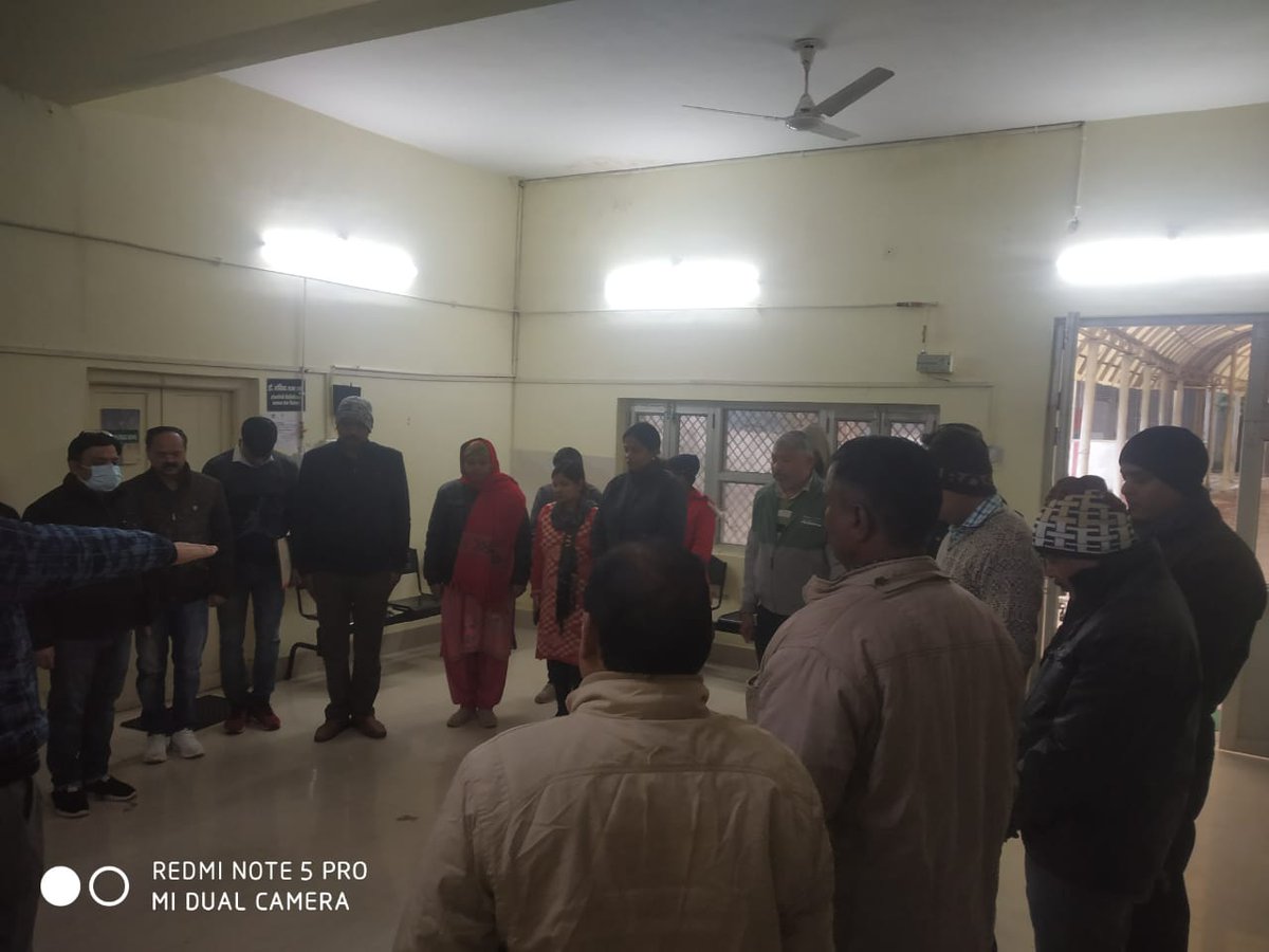 AgcCms's tweet photo. @DRM_Agra @GMNCR1  @CPRONCR आज दिनांक 30 जनवरी 2023 को, महात्मा गांधी जी की पुण्यतिथि (शहीद दिवस) पर मंडलीय रेलवे चिकित्सालय, उत्तर मध्य रेलवे, आगरा छावनी में उनको श्रद्धांजलि अर्पित की गई। https://t.co/fNZ11fll2d