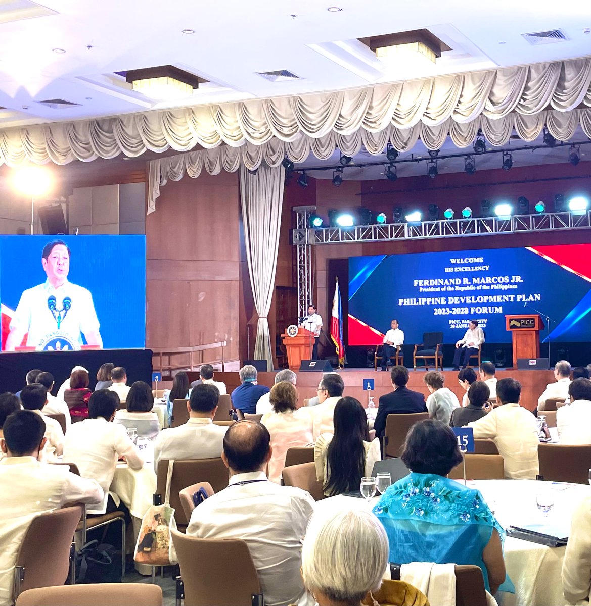 DEPDevgovph's tweet image. 𝐀𝐓𝐌: President Ferdinand ‘Bong Bong’ Marcos Jr. congratulates the National and Economic Development Authority for their timely deliverance of the Philippine Development Plan 2023-2028 during his message to the people. #PDP20232028 #FromPlantoAction #PlanoNatin