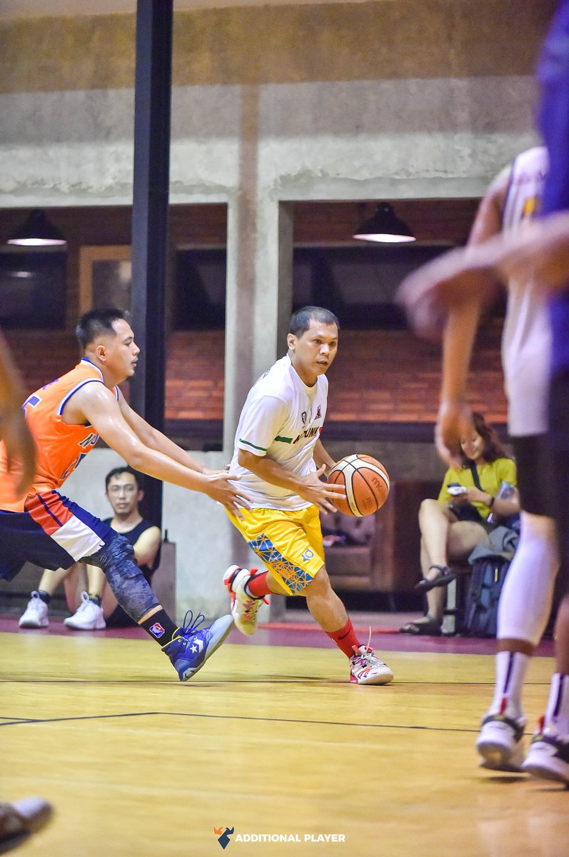 HerwinNaga8's tweet photo. Gokil rame, tau ada fotografer gw dandan dulu 😁 

@MI_Dunk_ #basketball #SempreMilan https://t.co/oc8lcX56ah