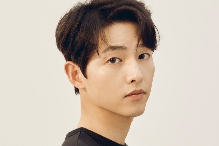 soompi's tweet photo. #SongJoongKi's Agency Briefly Comments On Wedding Plans 
https://t.co/dX4PicUyNB https://t.co/RF9ApcRxYT