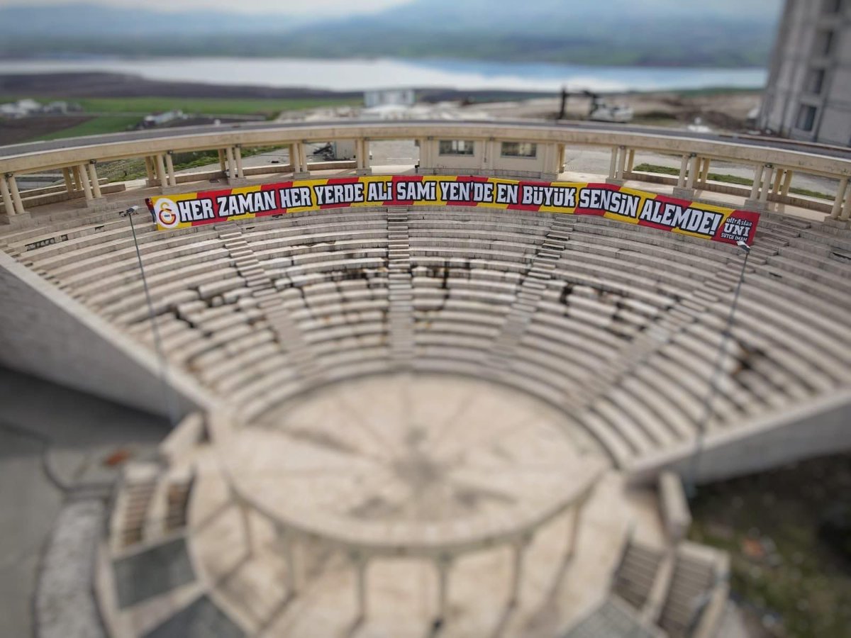 ultrAslanUNI's tweet photo. Günaydın #Galatasaray Ailesi! #ultrAslanUNI https://t.co/O6xWjEc5wC