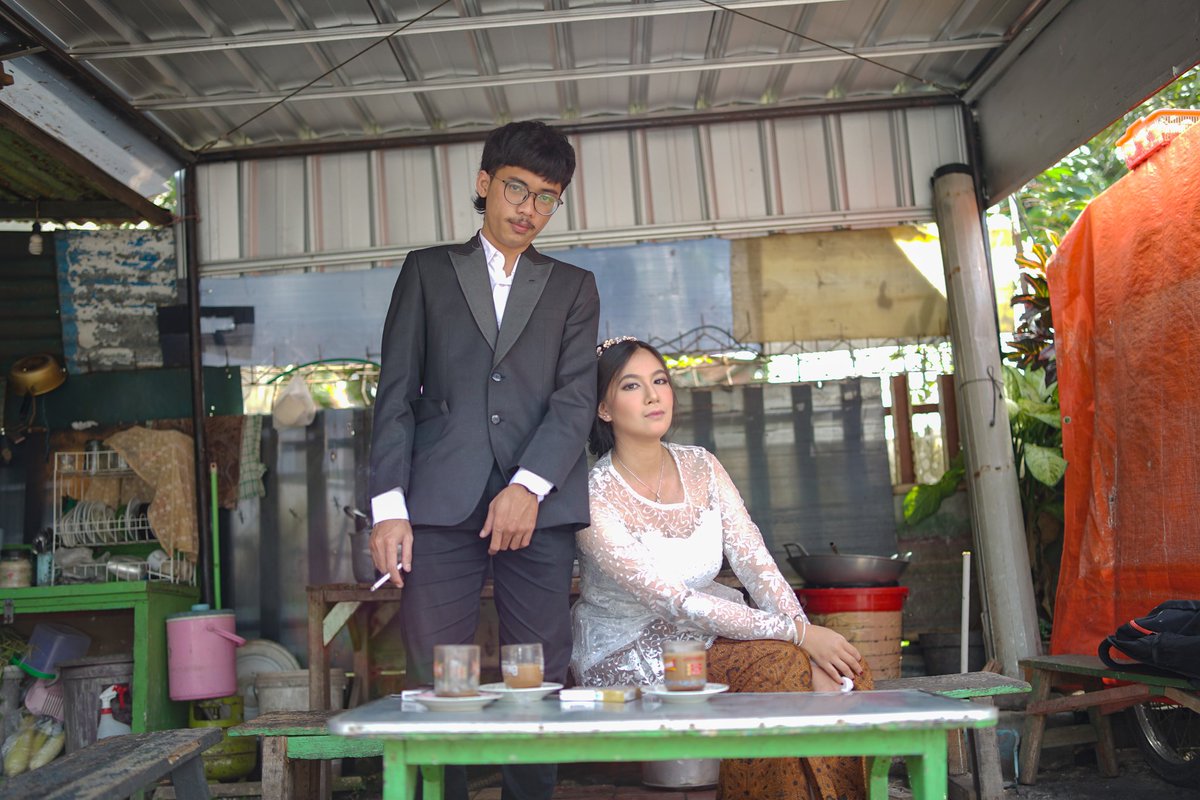fatalflu_'s tweet photo. Nikah gratis di KUA + foto gratis difotoin @kutubboy di warung sebelah KUA, dan ya alhamdulillah bahagia sekeluarga sampe detik ini. https://t.co/244GKy7gXw