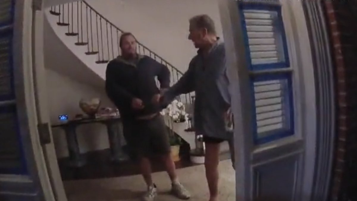 @Birdnest12G @RexChapman Skivvies?!  The man broke into the Pelosi house and woke Paul Pelosi from bed.  He is holding a glass of water.  The attacker is fully clothed and has shoes and a jacket on.  Jeezus, you people.