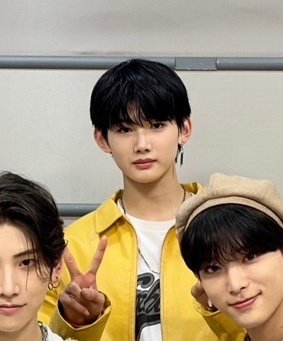0804feed_'s tweet photo. today's fit 💛 #andteam_jo https://t.co/b2Yo1hnLH4