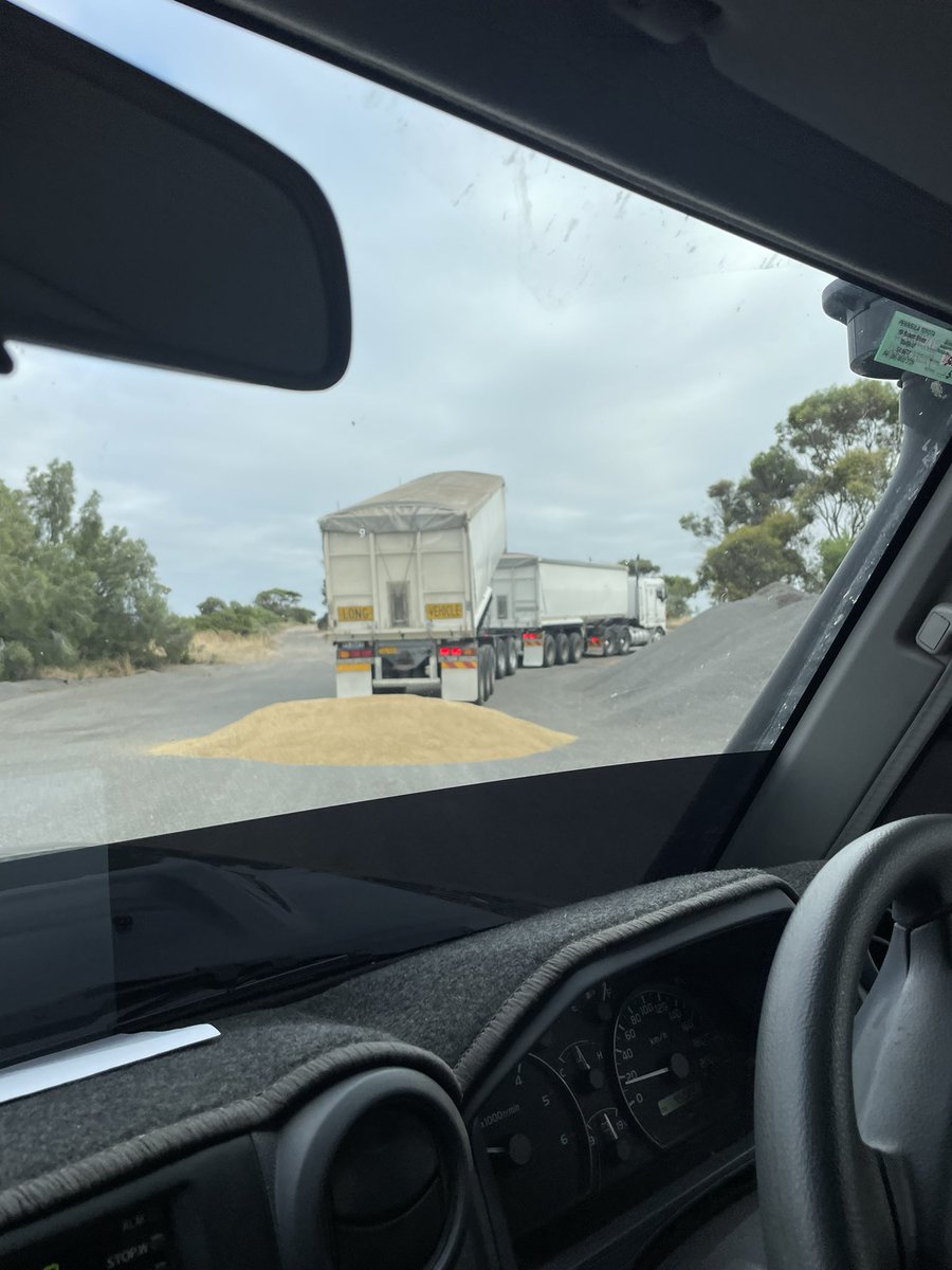 How’s this blokes form this morning… caught in the act “emptying his tippers” in my driveway “Apparently”didn’t realise how much was in the trailers.. regardless who does this on the side of the road or in someone’s driveway! Some people have a hit for brains!! 🤬🤬