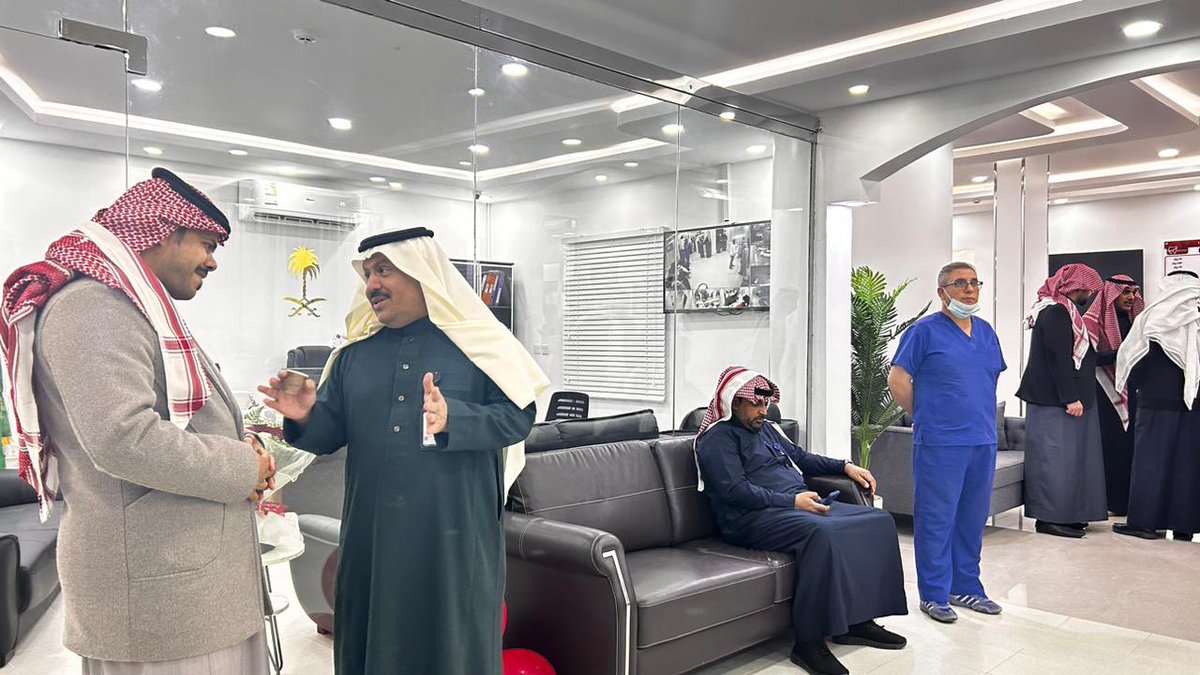 f_am143's tweet photo. بدعوة كريمة من مجمع وعد طريف الطبي قام عدد من أعضاء الفريق بزيارتهم حيث كان بأستقبالهم مدير المجمع د. عمر هادي الرويلي ورعاية من وكيل محافظة طريف للشئون الامنيه وبحضور رئيس بلدية ومدير بنك التنمية الاجتماعية بعرعر وعدد من منسوبي الجمعيات الخيرية والحضور الكرام https://t.co/rXDEhU7nNB
