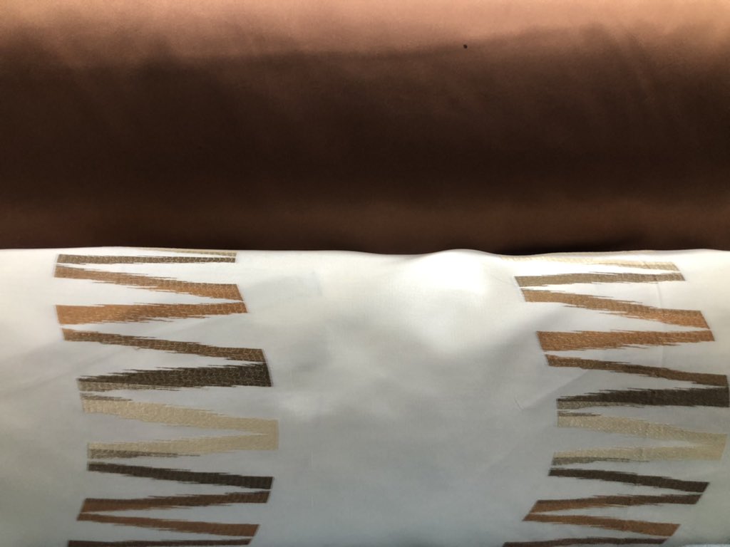PlatinumPlus411's tweet photo. Lush fabrics for your curtains. 😍😍
#NoFilter #PlatinumTouchInteriors https://t.co/2Hs6k07IVr