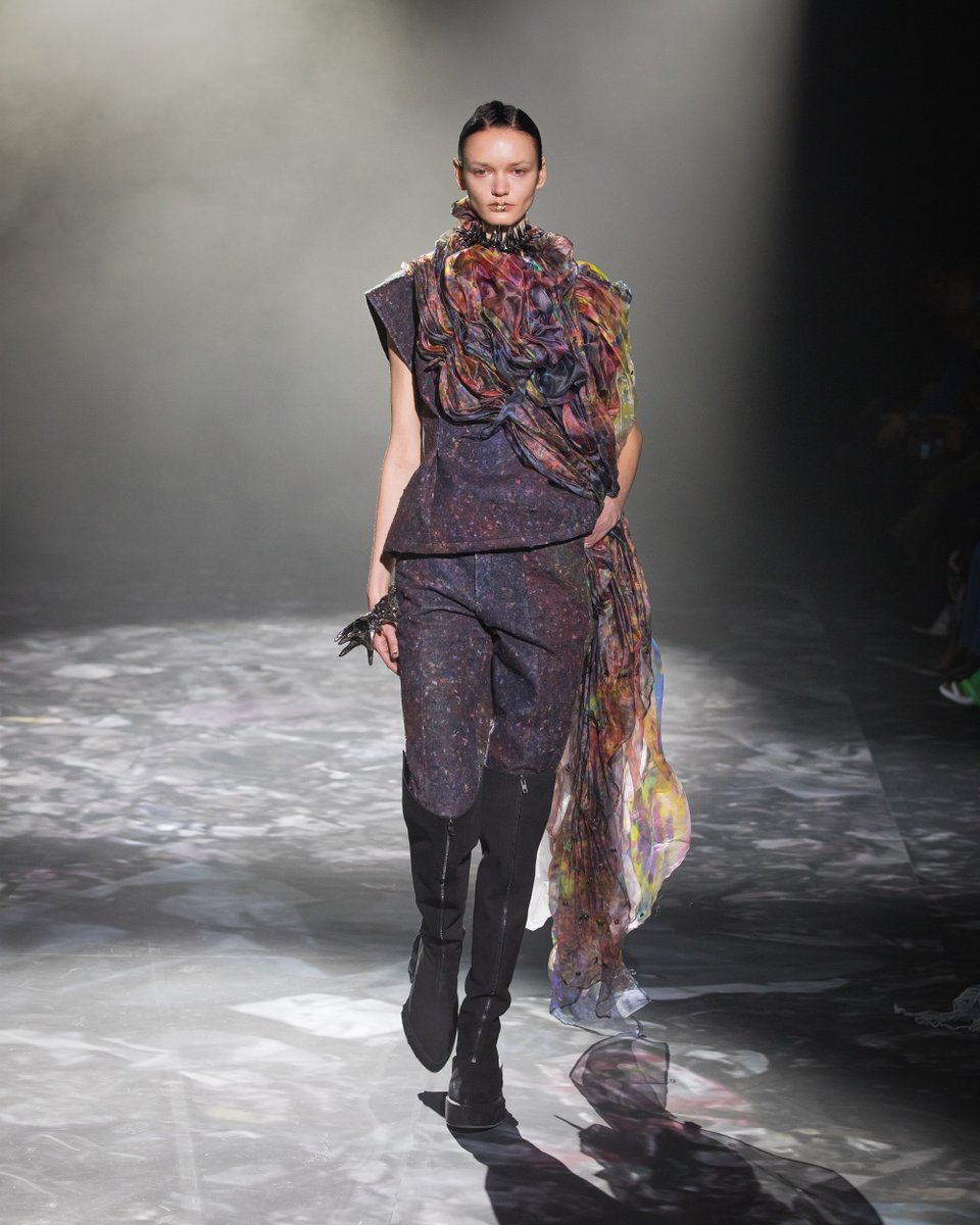 APdigitales's tweet photo. Un #futuro más #sostenible para la #moda con #Epson y el diseñador #YuimaNakazato
https://t.co/k4Wr6JiLgn
#textil #reciclaje #economiacircular #fashion #Paris @Epson_ES #inkjet #DryFiberTechnology https://t.co/xXe8aGTyPN