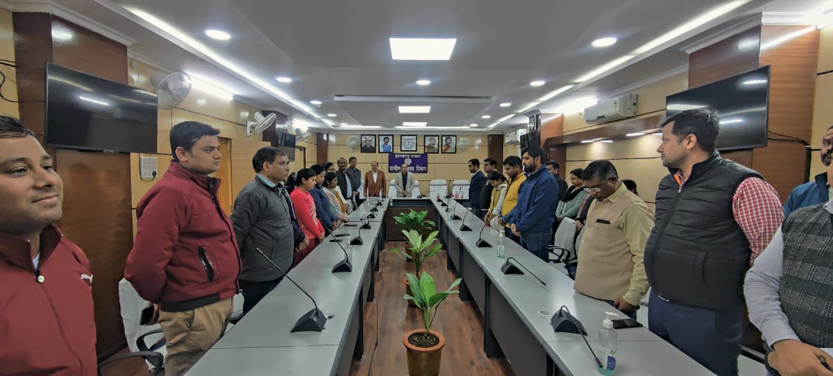 शहीद दिवस के अवसर पर ग्रामीण विकास विभाग सभागार में रखा गया 2 मिनट का मौन |