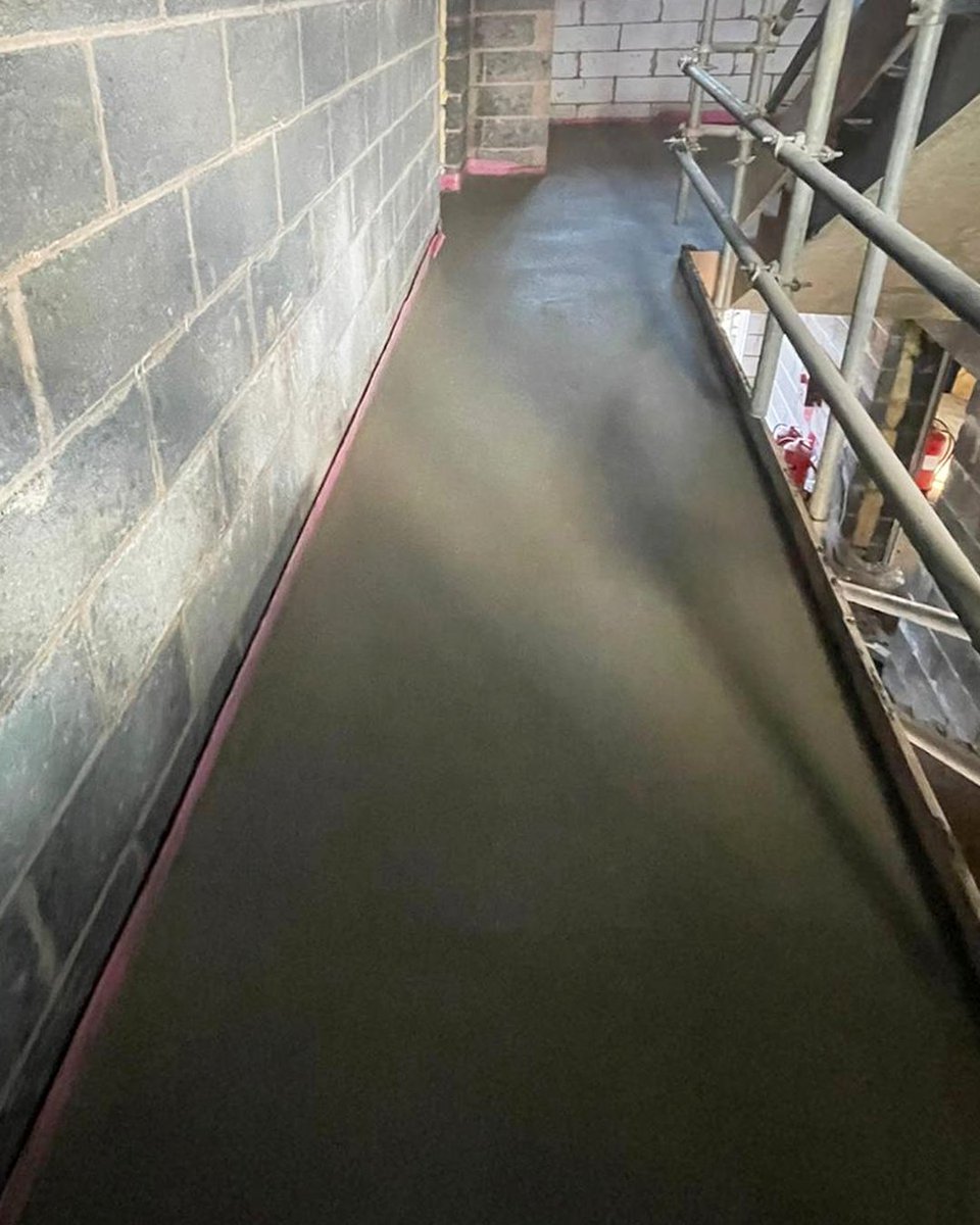 screedfast's tweet photo. Recently completed job in Fareham.

Our scope of works included laying the screed in 4 apartments using 65mm traditional sand &amp; cement screed &amp; 6mm Thermal Economics IsoRubber.

#screedfast #screed #screeding #flooring #Construction #floor #sand #cement https://t.co/BGy29llq9F