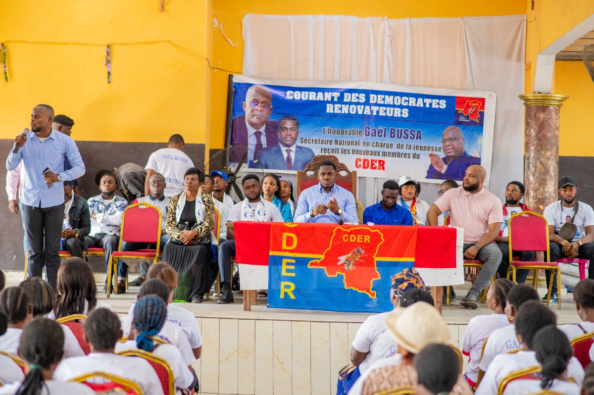 CDERJeunesse's tweet photo. Le secrétaire national en charge de la jeunesse du #CDER @BussaGael et la structure les Amis de Gael Bussa ont pris part à une activité en double dans le district de la Lukunga. 1/2 https://t.co/kPslFYHDIo