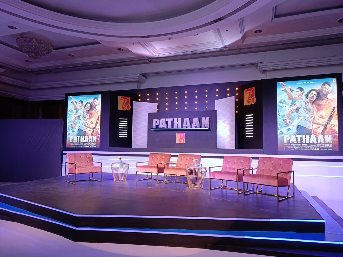 SRKGhaziabadFC's tweet photo. The stage is set. In a few minutes the cast of Pathaan will meet the media for the very first time after the HUGE success of the film #Pathaan . 😍😍✨✨
#Pathaan ki party is ready.💥😍
#PathaanMovie #pathaanboxoffice #Pathaanevent #PathaanReview #PathaanDay https://t.co/8vTuitiwy1