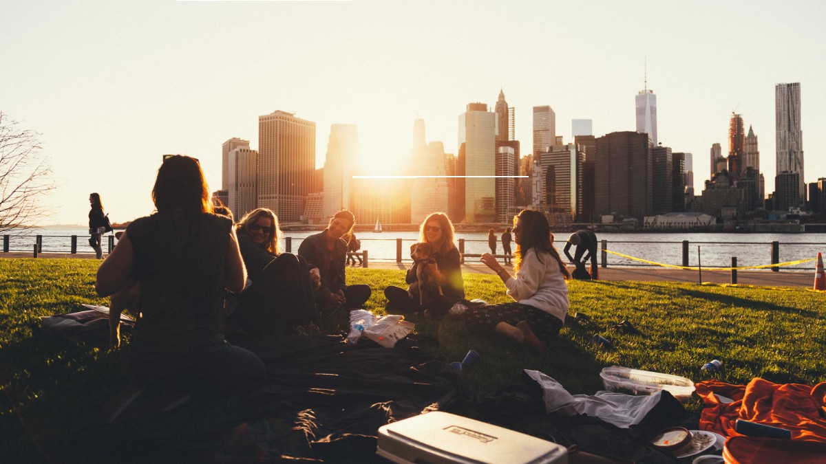 Your home for living, the office for working, the city for shopping: This rigid three-way division has long been a thing of the past. #ThirdPlaceLiving will redefine everyday urban life. Find out more about this trend and what opportunities it offers: bit.ly/3YpQDvl