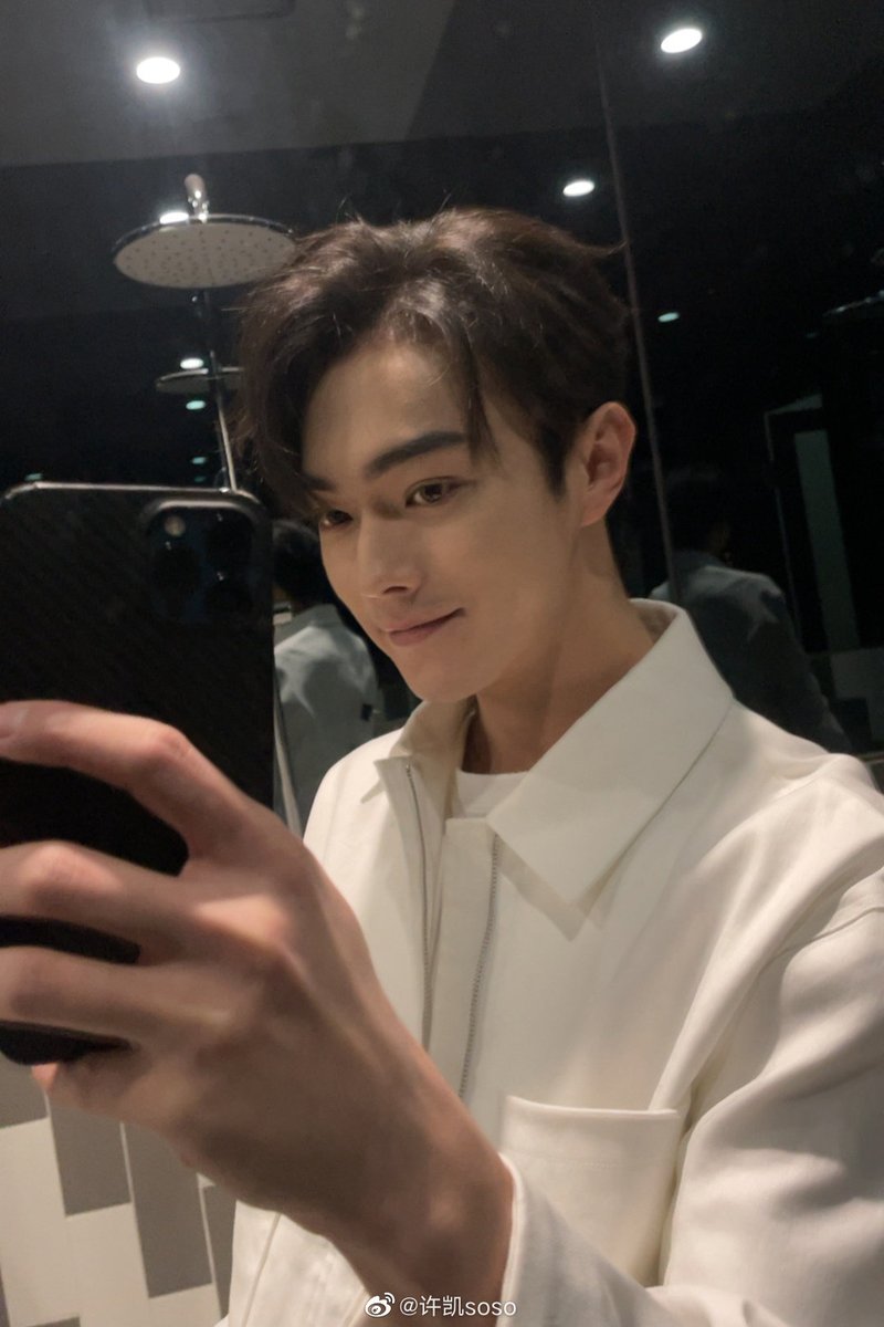 kaikaisoso's tweet photo. weibo更新
假期结束，今日开工🤓 ​​​
休暇が終わり、今日仕事始め
#许凯 #XuKai #シュー・カイ #許凱 https://t.co/d4lMQIZd7v