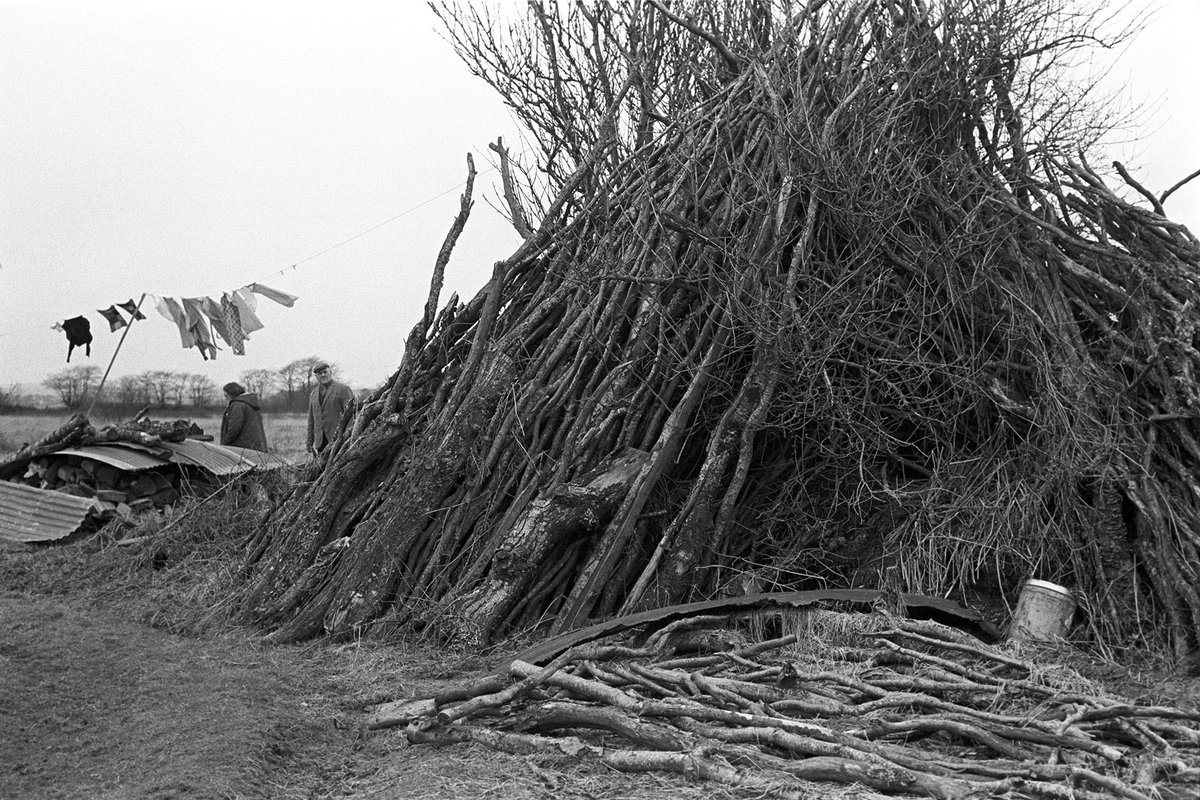 Woodpile and washing, Cupper's Piece, February 1974. Photograph by my Dad ©Beaford Arts @beaford #Devon #photography beafordarchive.org/archive-image/…