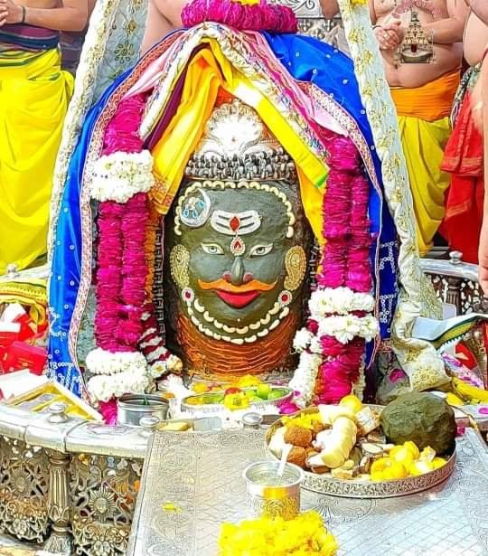 Guru_of_world's tweet photo. जय श्री महाकाल
बाबा महाकाल के आज के दिव्य दर्शन,,
हर हर महादेव शंभू
#उज्जैन https://t.co/yshsQB8DiB