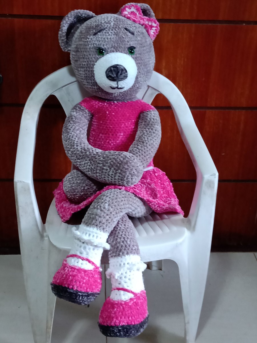 SOSlena's tweet photo. Missão dada...Missão cumprida.
Fui desafiada a fazer um amigurumi com 1,20cm e aí está o resultado. Batizei ela com o nome de 🐻 *URSA JOICE* 🐻 em homenagem a cliente. 
Obg Joice pela confiança. https://t.co/9hiMiH0mpV
