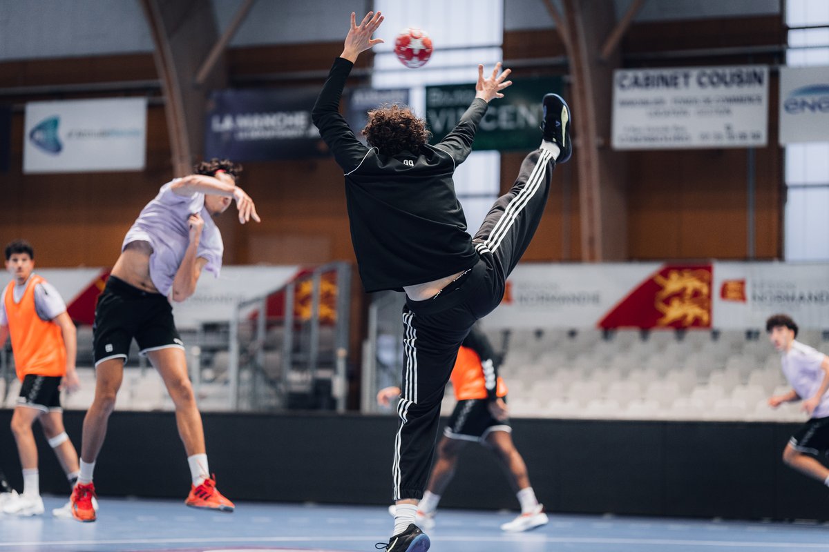 JSCherbourg's tweet photo. La prépa est finie, place à Massy 😄

Les gars sont à l'entrainement aujourd'hui, avant d'affronter le club parisien demain à Jean Jaurès ⚔

Bienvenue Kalim 👋

Ta place 🎟 https://t.co/FRS2TEFkNr https://t.co/UhZJeKsvXm
