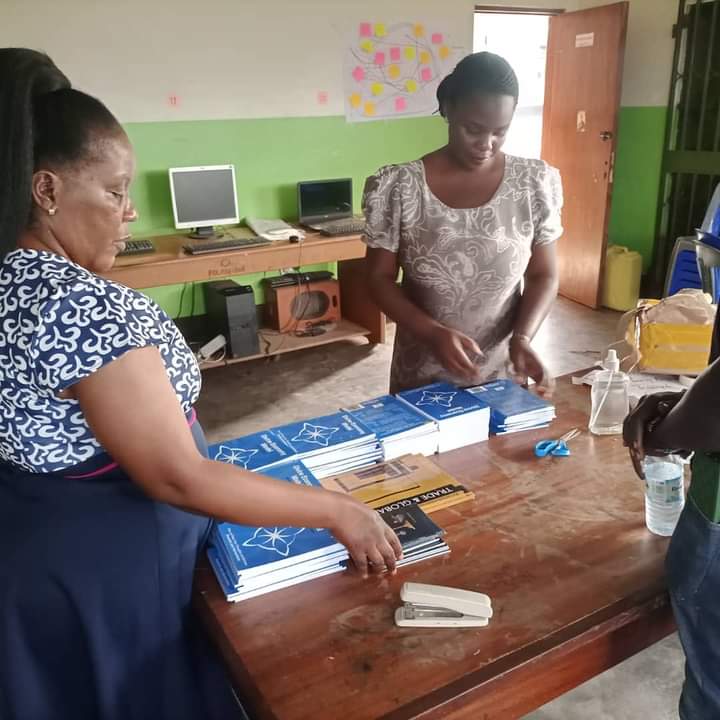 Kawempe Youth centre is a central Coordination library for over 150 registered Community libraries  in Uganda, We are always happy to learn from their experience of working with communities but also scale avenues for working on joint projects.
#Economiclitercay
#Economiceducation