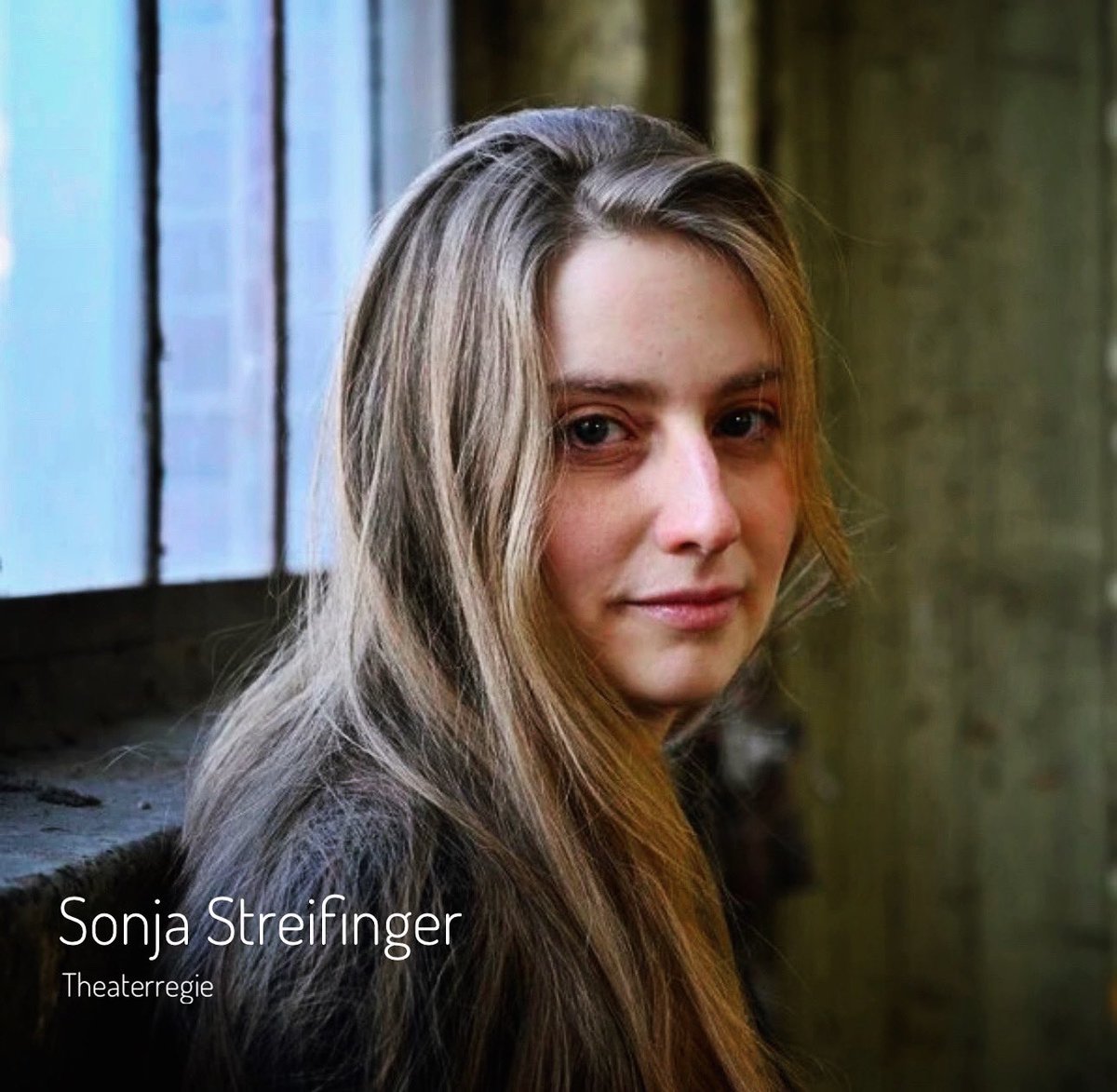 Diese Woche ist Sonja Streifinger im Podcast zu Gast. Sie ist freie Theaterregisseurin in und um Zürich. Streifinger spricht in der Folge über ihren Werdegang, aktuelle Projekte sowie die Pandemie und vieles mehr!
#regie #theaterwissenschaft #jgu #podcast