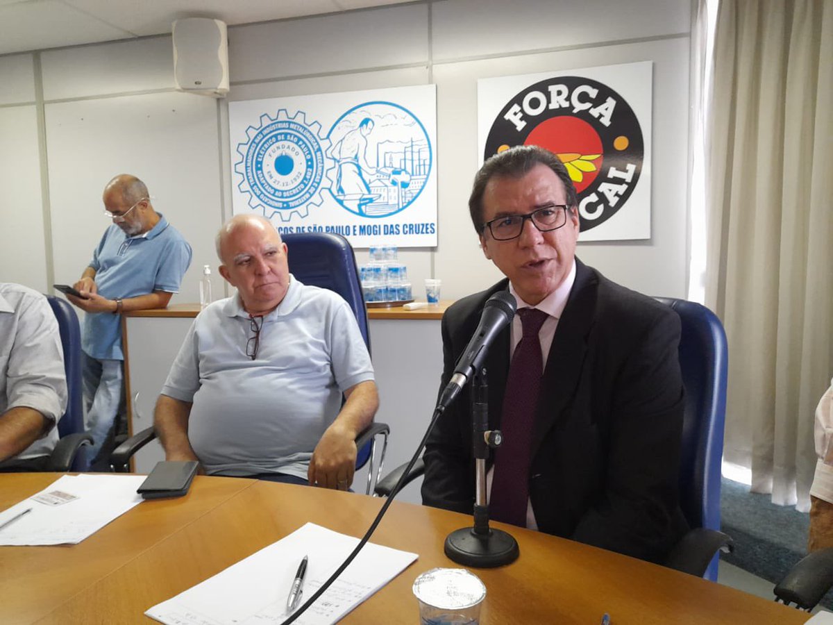 Juruna53's tweet photo. Reunião com ministro do Trabalho @luizmarinhopt com centrais sindicais e Comerciários, sobre a situação da Lojas Americanas q com sua situação financeira ameaça milhares de emprego. https://t.co/Ftoc98paWw