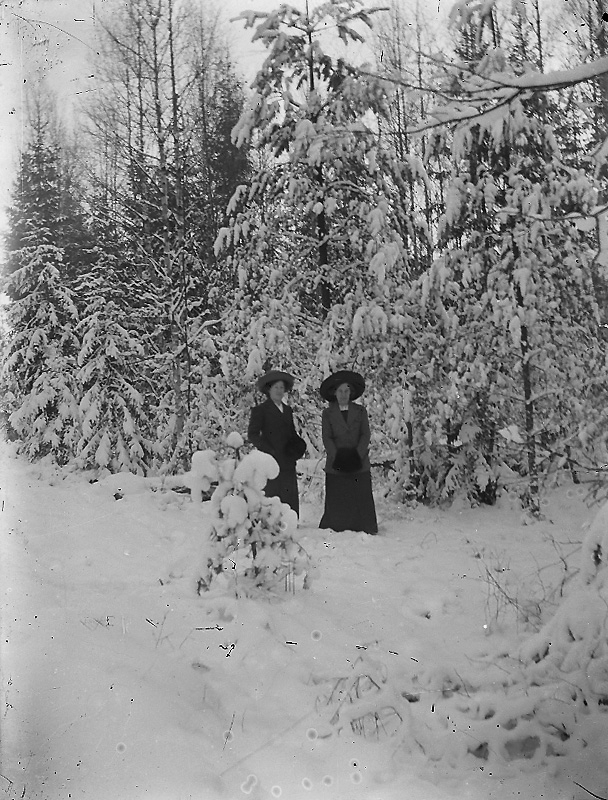 Lundi 21h
Rencontre avec Nuno Júdice

Mardi 19h30
R. A. P. / Poisson d’eau douce

Mercredi > samedi 21h
Carte blanche au Conservatoire

Jeudi &amp; vendredi 19h 8€
Manitoba
Clarice Boyriven &amp; Romain Nicolas

Dimanche 21h 4€
Pleine lune
Scène ouverte
·
📷©Poisson d'eau douce / DR