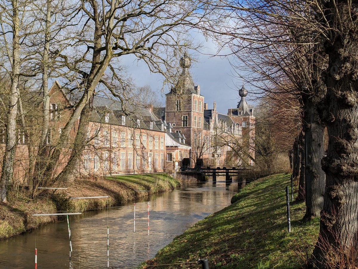 St_Hoppe's tweet photo. Heute hat sich das #PALAMUSTO Seminar im Kastell Arenberg in Löwen /#Leuven eingerichtet. @FriederLeipold stellt das De-Jonge-Wiki vor. Mit #Wikidata Konzept und Software #kunstgeschichte https://t.co/0tiirFCSJD