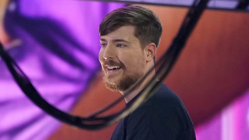 CTVNews's tweet photo. YouTube star MrBeast helps 1,000 blind people see again by sponsoring cataract surgeries https://t.co/tMmNjz747C https://t.co/6jzmfWEy1G